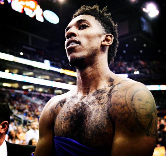 都体：佛罗伦萨球迷说DV9是“吉普赛人”，俱乐部被罚款2万欧（都体：佛罗伦萨球迷辱称DV9为“吉普赛人”，俱乐部遭罚2万欧）