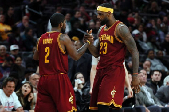 滕哈格：球员转会很正常，但最好别在一个转会窗放走四五人（滕哈格：转会属常态，但单个转会窗不宜一次放走四五人）