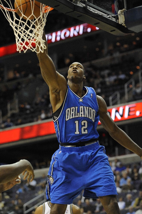 米体：锋线成米兰冬窗补强首选，齐尔克泽伊卡尔迪在列（米兰体育报：冬窗优先补强锋线，齐尔克泽与伊卡尔迪在列）