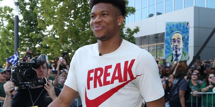 广东宏远102-69合肥！球员评分：4人满分，3人良好，1人不合格（广东宏远102比69大胜合肥：球员评分出炉，4人满分、3人良好、1人不及格）