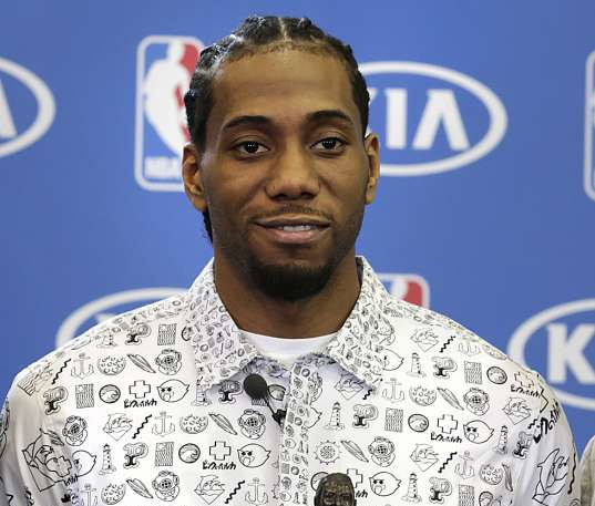 韦世豪比赛中与酒井高德发生口角（赛中韦世豪与酒井高德发生言语冲突）