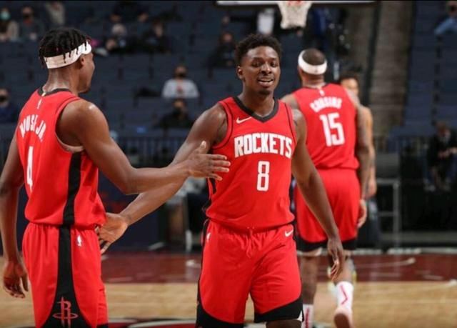 欧冠前瞻：阿贾克斯客战黑马卡拉巴克，能否期盼取得首胜？（欧冠展望：阿贾克斯做客挑战黑马卡拉巴克，首胜能否到来？）