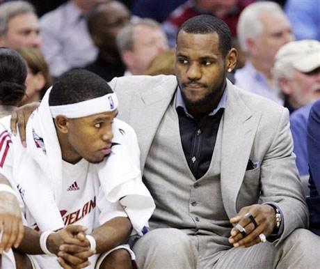 他三分一旦开张就挡不住（他三分手感一来，谁也拦不住）