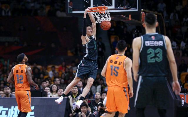 戈洛夫金荣膺拳击名人堂，传奇生涯圆梦成真 两大热门拳手遗憾落选引热议（戈洛夫金跻身拳击名人堂圆梦，两大热门落选掀起热议）