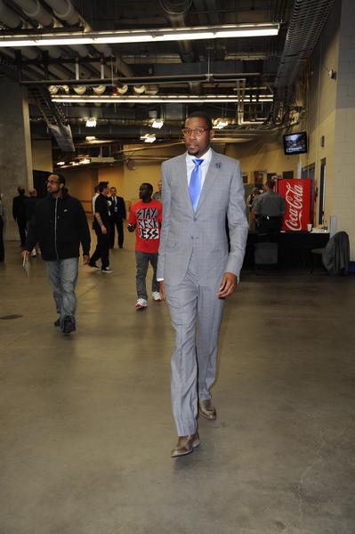 篮球NBA大交易流言四起，多队积极运作（NBA大交易传闻升温，多队密集运作）